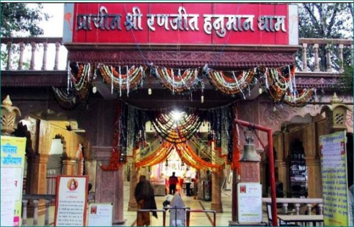 Indore: Manager rejoicing in Ranjit Hanuman temple's Anna area, video goes viral