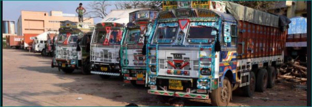 Miscreants absconded with truck loaded with 15,000 mobile phones