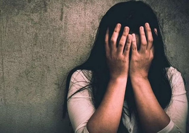 बंगाल: शादीशुदा महिला ने पुलिसकर्मी पर लाया बलात्कार का आरोप, बोली- गहने भी छीने
