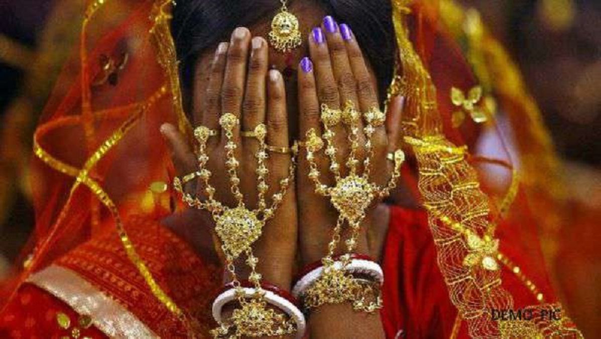 Girl was going to marry 10th boy of same colony, then what happened next will shocked everyone