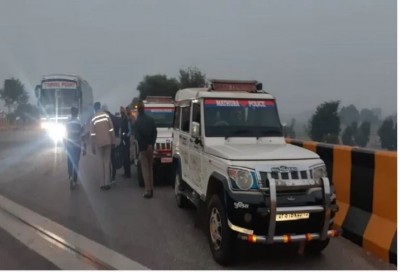 4 killed, including 3 constables, in a major accident on Yamuna Expressway