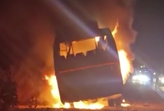 तेज़ बस ने बाइक सवार को उतारा मौत के घाट, ग्रामीणों ने बस में लगाई आग