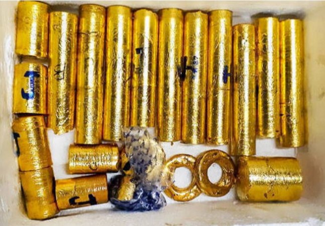 Airport custom arrested 4 smugglers with 7 kg gold in their rectum