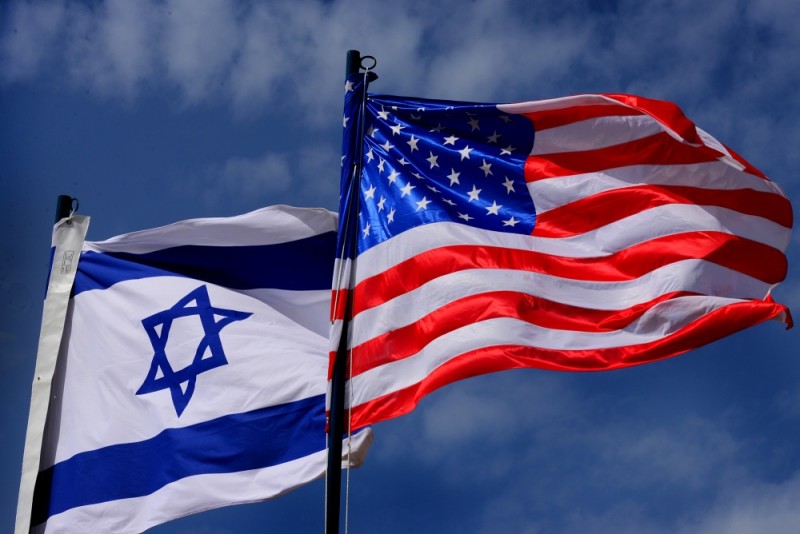विरोध में फूंका इजराइल-अमेरिका का झंडा