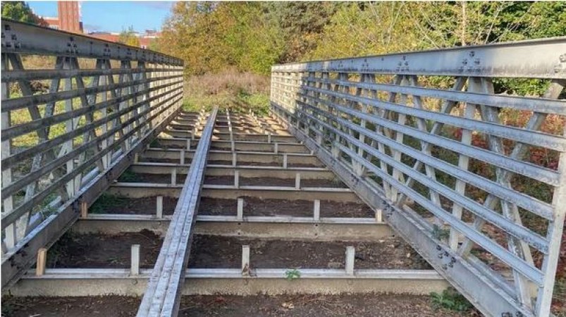 Amazing! Thieves steal 58 feet long bridge overnight, people stunned to see empty culverts