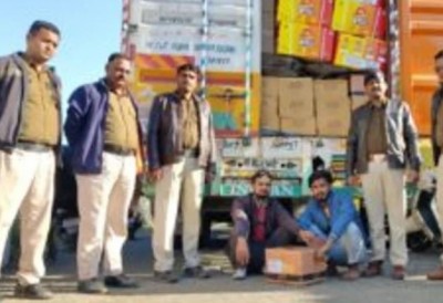 Miscreants carrying liquor worth lakhs behind the chocolate box, arrested