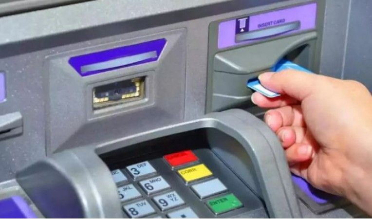 पैसे नहीं निकाल पाए, तो ATM मशीन ही उखाड़ ले गए चोर...आगरा का मामला