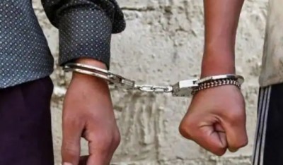 Robbers became for GF, 3 arrested
