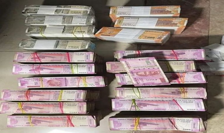 Income Tax Department raids former IPS officer's house, 3 crore cash recovered