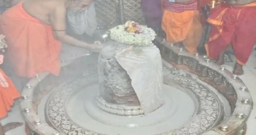 महाकाल मंदिर में भस्म आरती और जलाभिषेक के नाम पर महिला से ऐठे पैसे