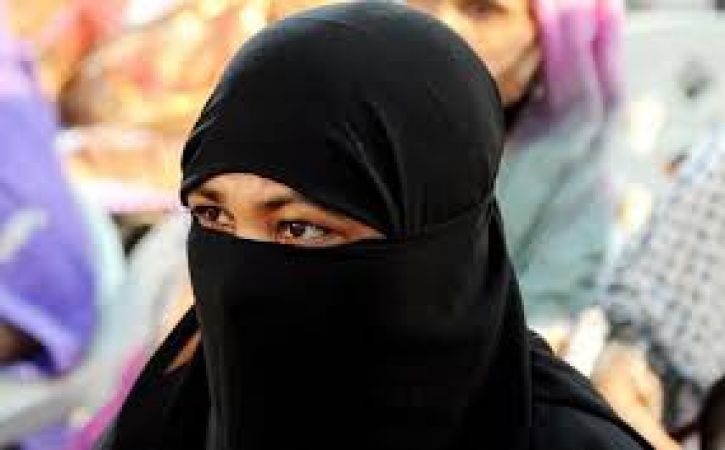 जेठ ने किया बलात्कार का प्रयास, सऊदी से पति ने दिया तीन तलाक़