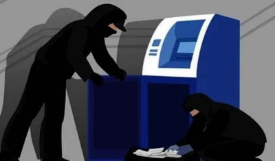 ATM को काटकर लाखों रुपए ले भागे आरोपी