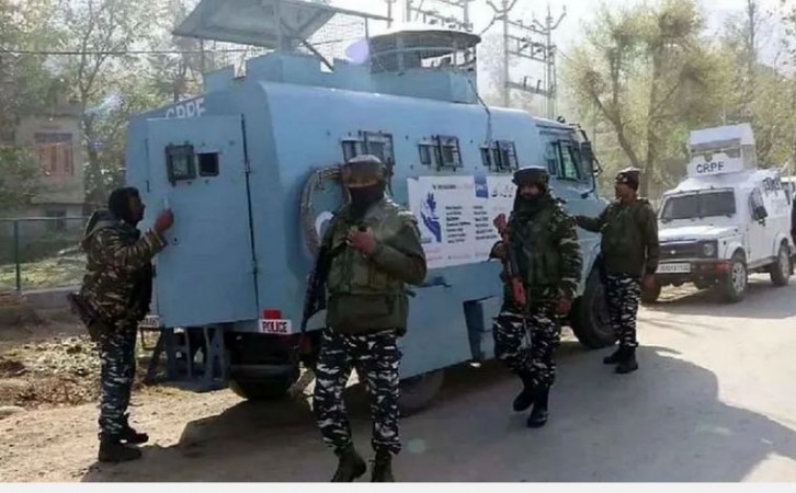 Terrorists throw grenades in Srinagar, Army launches search operation