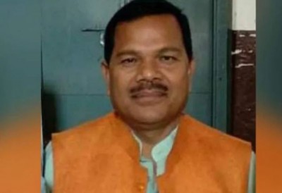 Naxalites attack former BJP MLA, kill 2 policemen