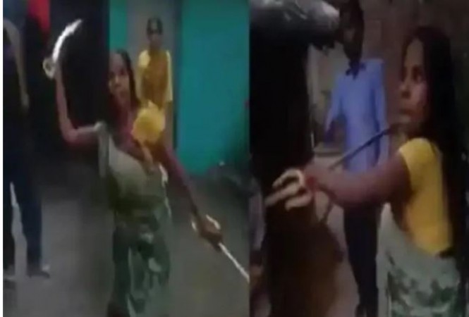 Woman created orgy! On seeing police, attacked with sword and said...