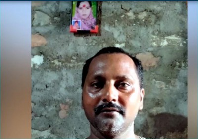Youth commits suicide, clicked selfie with photo of dead wife