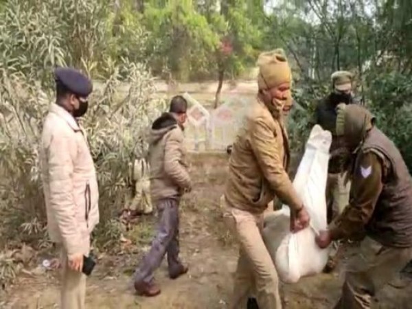 Noida: Dead body of young man found in front of DM office