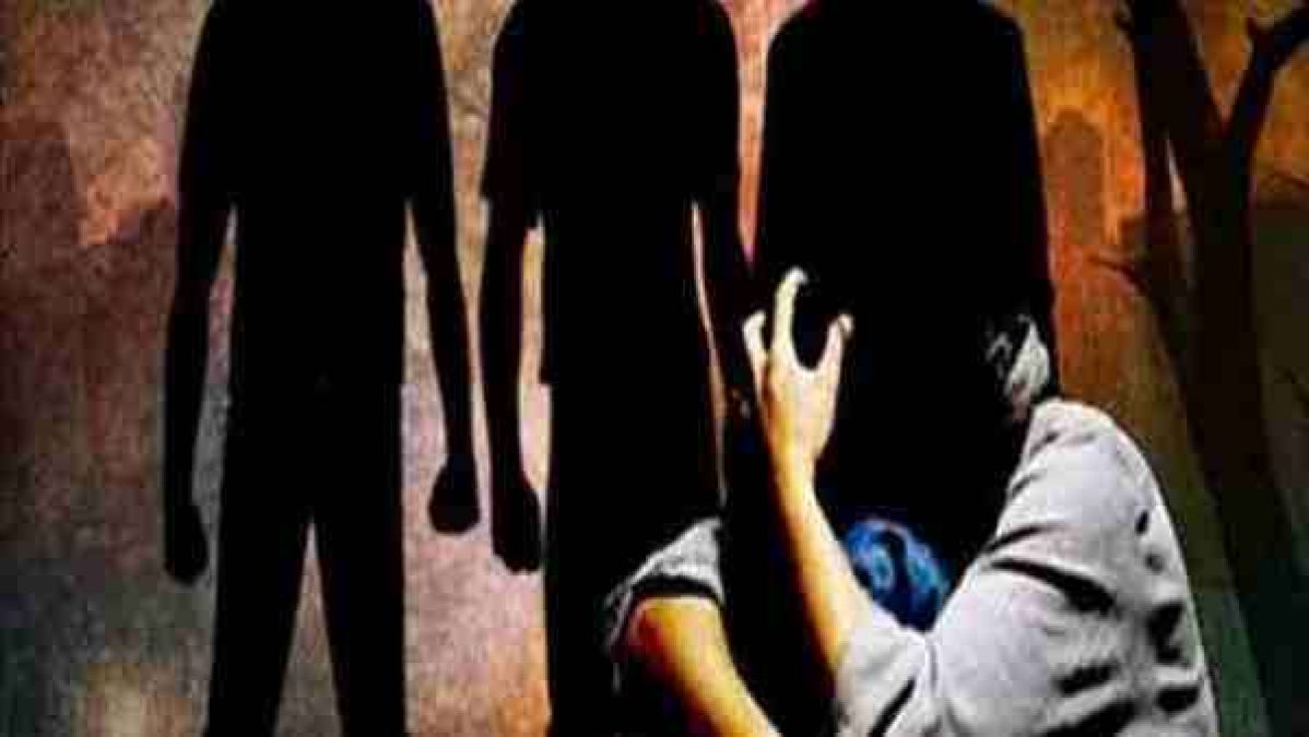 Noida: Five men raped girl, escaped by throwing her on the road
