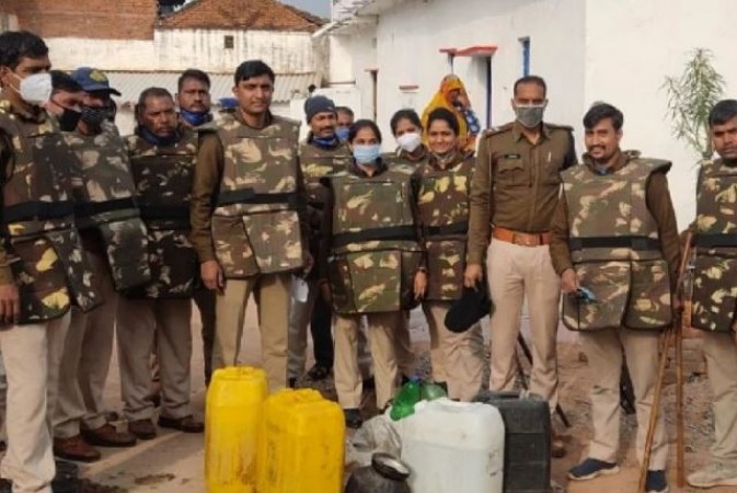 Alcohol hidden in tanks of water, suddenly police came and then...