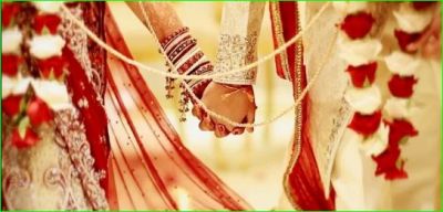 Bride gets angry as groom wears varmala, video goes viral