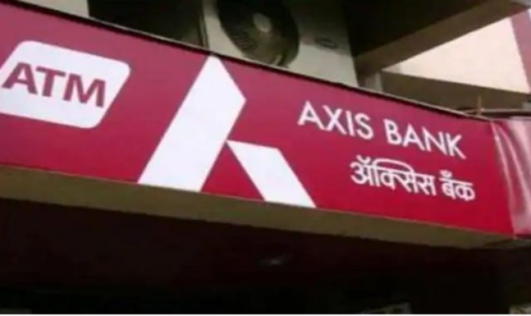 Miscreants looted 4 lakh rupees from AXIS bank branch in Bihar