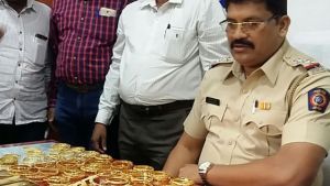 चेन्नई एक्सप्रेस ट्रैन में बरामद हुए करोड़ो के जेवरात, 3 युवक गिरफ्तार