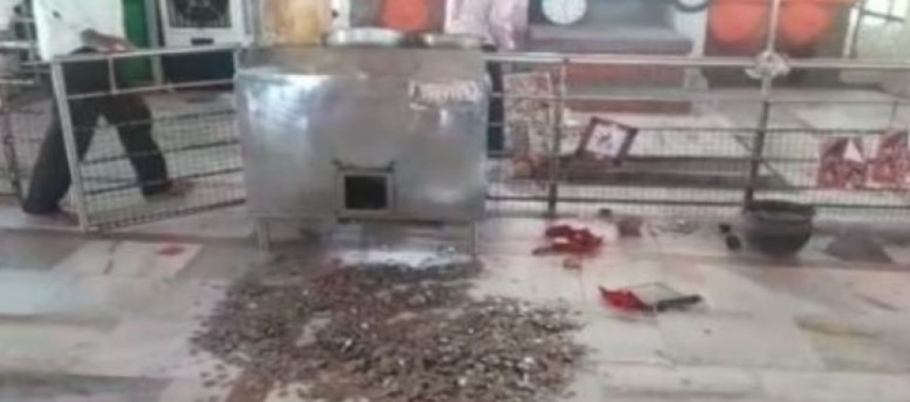 देवनारायण भगवान मंदिर की दान पेटी से बदमाशों ने उड़ाए लाखो रुपये