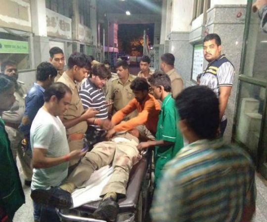 यूपी में खाकी भी सुरक्षित नहीं, सिपाही की गोली मारकर हत्या
