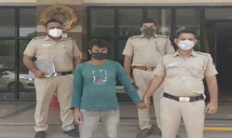 Delhi Police arrested Nazim for uploading girl's objectionable photo on internet