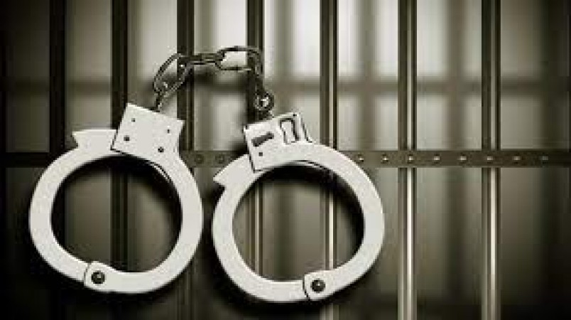 Mathura: 4 people arrested for making fake liquor, five policemen suspended