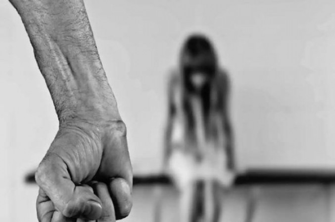 Rajasthan: A minor raped by an elderlyman, absconding since the incident