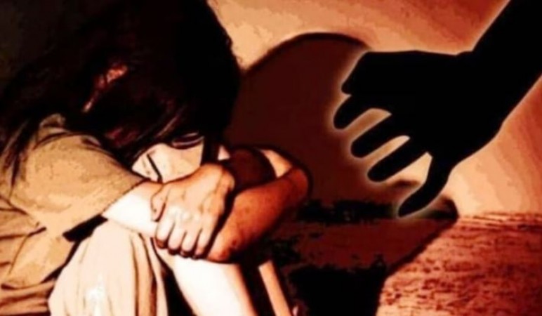 2 फुफेरे भाइयों ने किया 11 वर्षीय बच्ची का सामूहिक बलात्कार, बुआ के घर इलाज के लिए छोड़ गए थे माँ-बाप