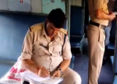 कुरुक्षेत्र-खजुराहो एक्सप्रेस ट्रैन में सीट के नीचे मिला नवजात का शव, जाँच में जुटी पुलिस