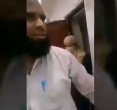 Video: Muslim young man rammed into the restroom with sister, people opened the door and...