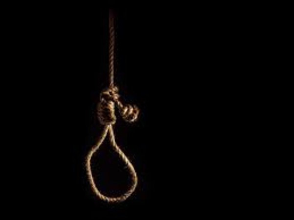 Dreadful end of love affair, bodies of a couple found hanging
