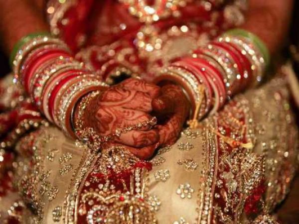 शादी के मंडप में दूल्हे ने किया ऐसा कारनामा कि उठ गई दुल्हन और रोक दी शादी