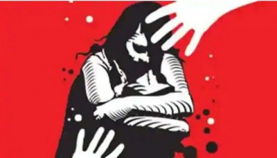 5 people gang-raped lady in front of her husband, accused absconded
