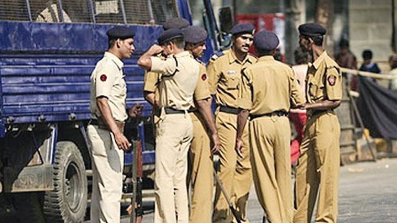 Police arrested crooks going to rob petrol pump