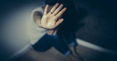 दोस्ती में दगा : सहेली ने करवा दिया बलात्कार