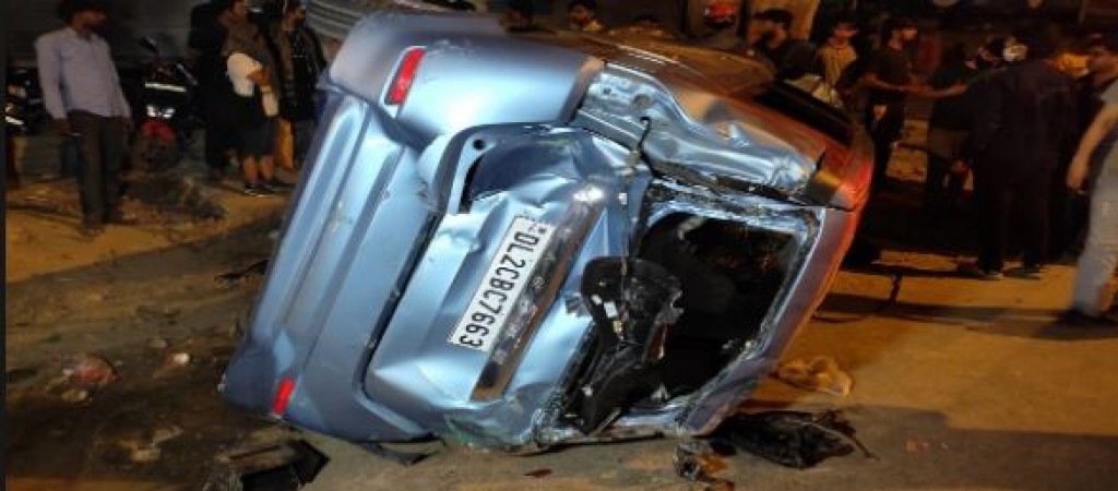 Delhi: Speeding car accident, two girls died