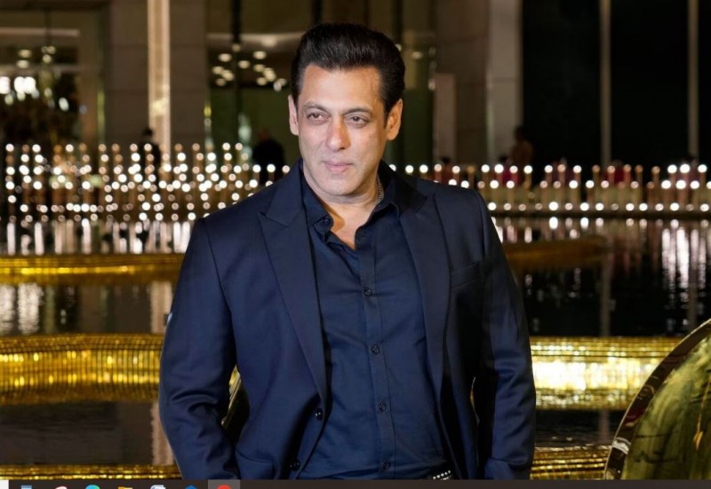 Salman Khan is shooting at the palace where Arpita's wedding took place.