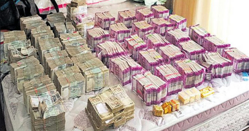 Car with crores of cash recovered from Delhi to Gujarat train