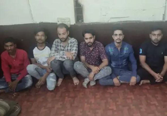इंदौर: 'तुम इस्लाम को बदनाम कर रही हो..', बीच सड़क पर लड़का-लड़की को घेरकर 50 गुंडों ने पीटा, 6 गिरफ्तार