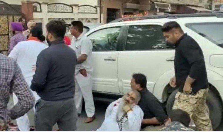 पंजाब में शिवसेना नेता सुधीर सूरी की दिनदहाड़े गोली मारकर हत्या, मंदिर के बाहर दे रहे थे धरना