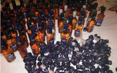 इंदौर में आबकारी विभाग को बड़ी सफलता, लग्जरी कार में पकड़ाई शराब की बड़ी खेप