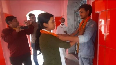Daughter fell in love with recovery agent, got married in police station