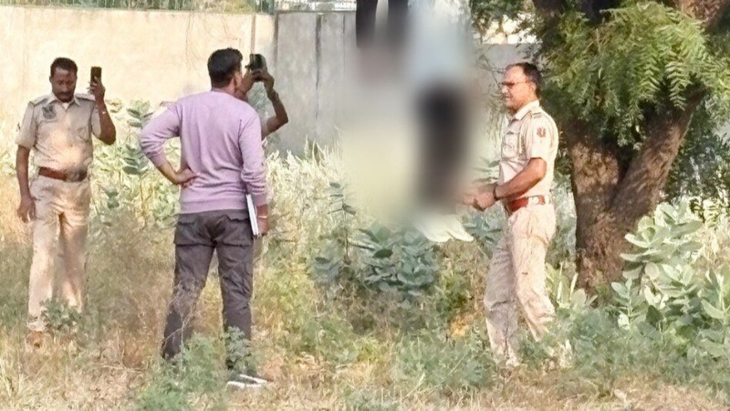 फार्म हाउस में पेड़ से लटकी मिली लड़के-लड़की की लाश, जांच में जुटी पुलिस