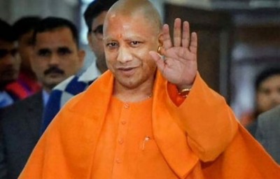 CM Yogi met Hindu families who returned after migrating to Kairana, said - it is not a crime to meet the suffering Hindus.