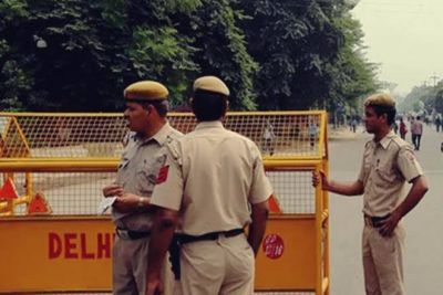 Woman accused locked a lady constable in bathroom, Delhi police searching
