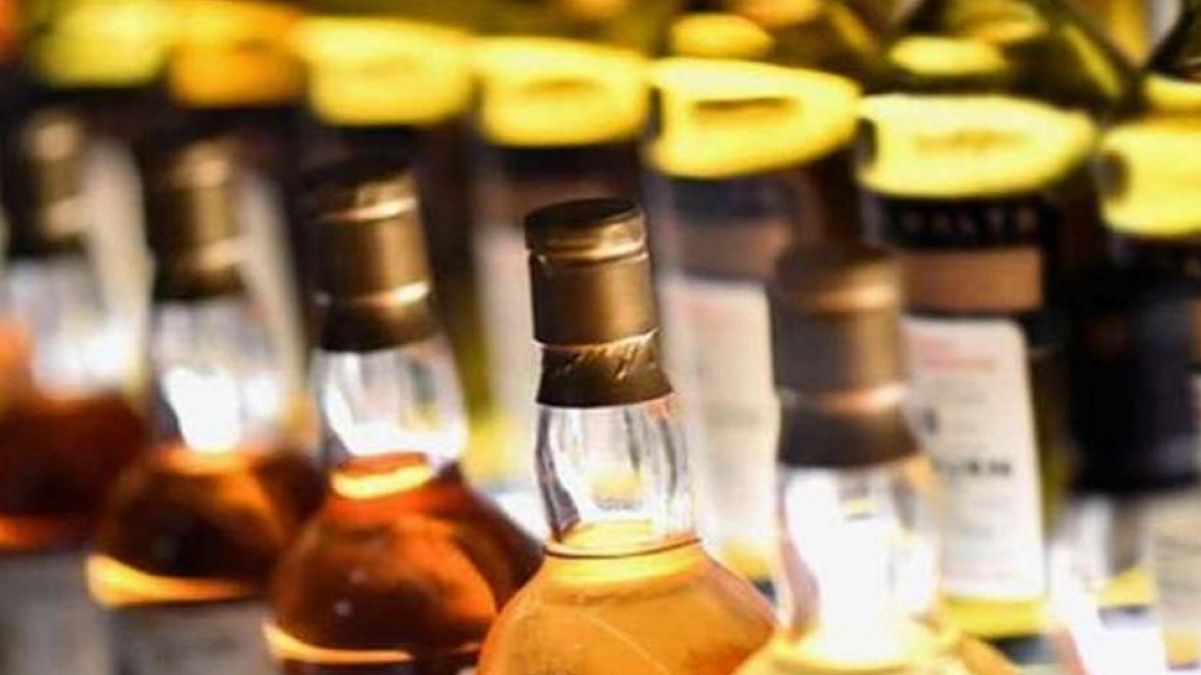 झारखंड कस्टम विभाग की बड़ी कार्रवाई, कई लीटर अवैध शराब जब्त